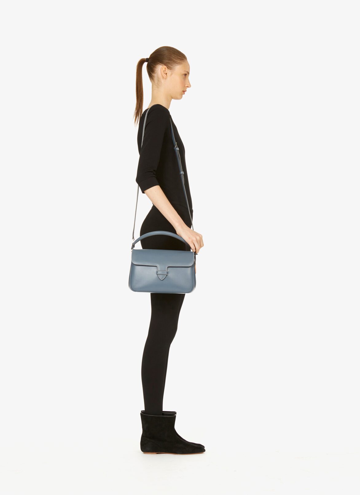 CLOSED BAG IM CUIR LUX BANDE CLOU BLUE RUSSIAN ALAÏA RUSSIAN BLUE  CLOSED BAG IM CUIR LUX BANDE CLOU BLUE RUSSIAN